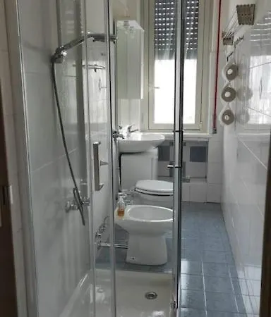 Sul Naviglio, Alle Porte Di Milano *